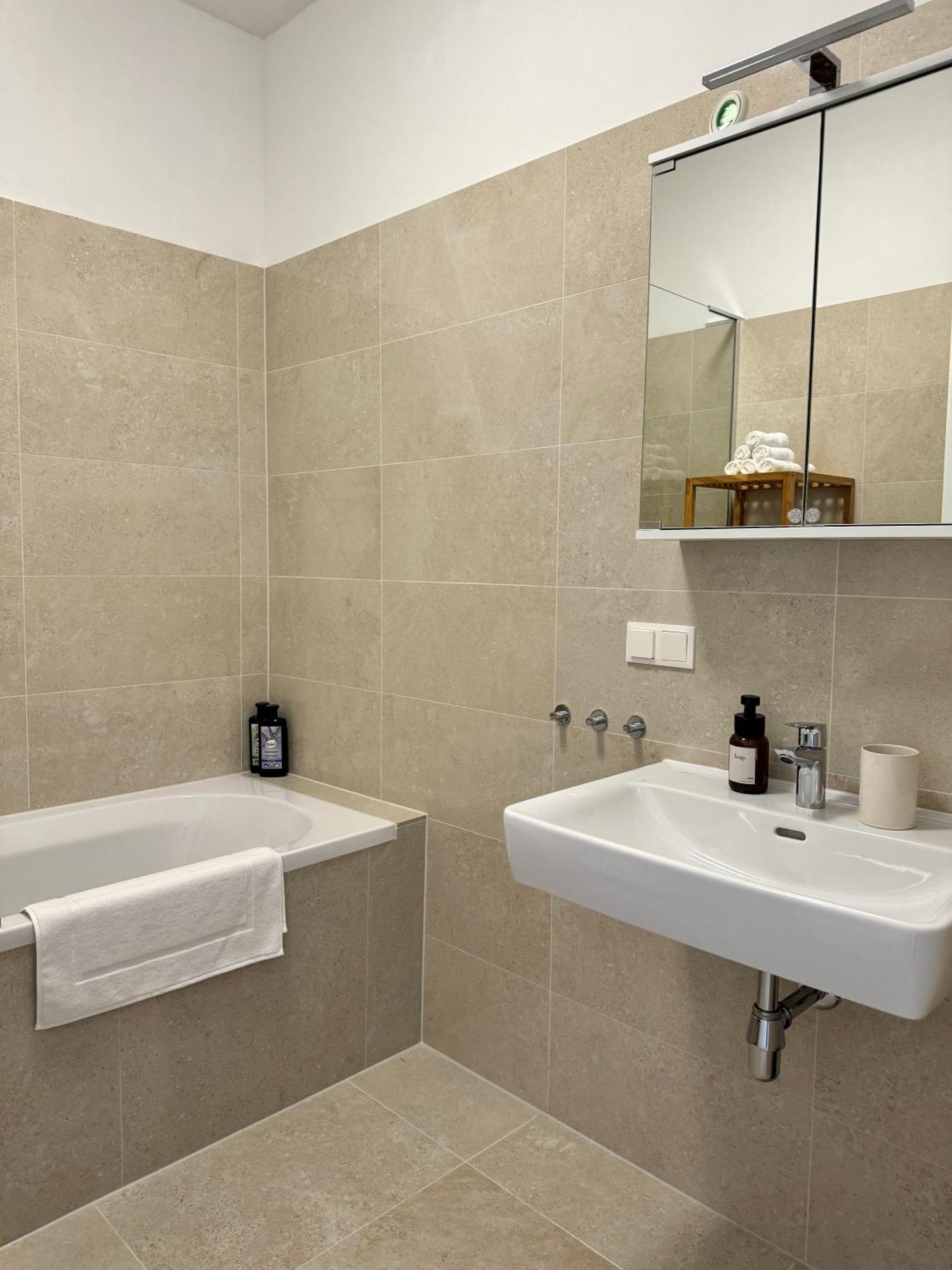 City Apartment Nahe Schoenbrunn 13 Виена Екстериор снимка